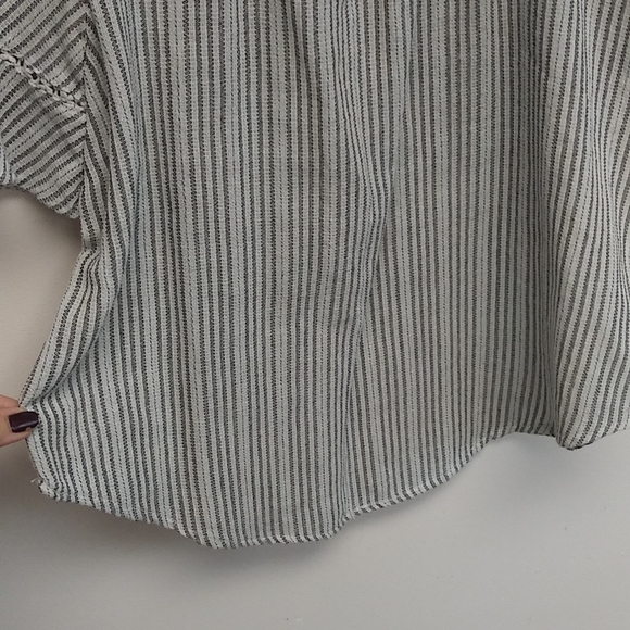 Universal Thread Striped Top - Picture 6 of 10